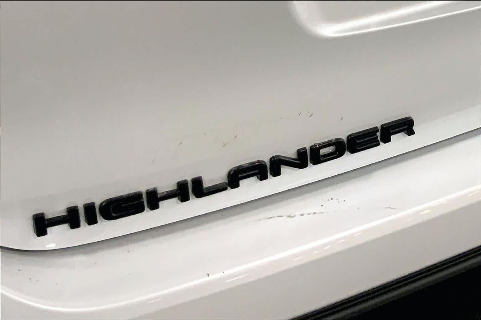 Used 2023 Wind Chill Pearl Toyota XSE image 31