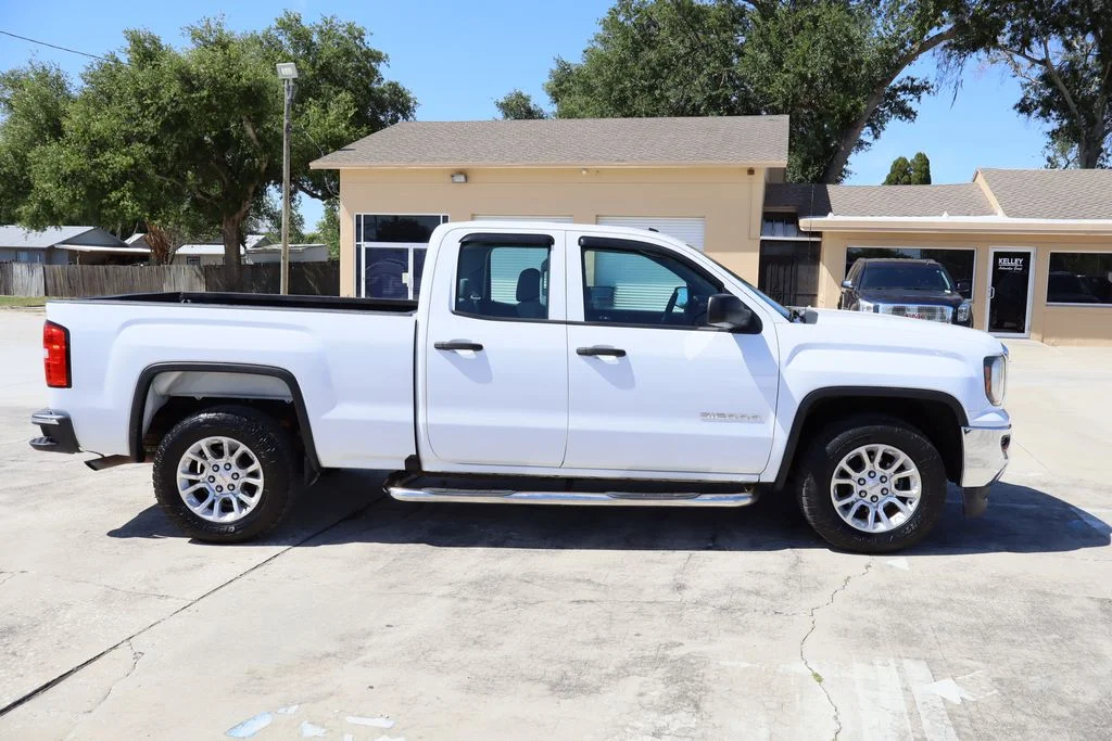 Used 2016 White GMC Base image 10