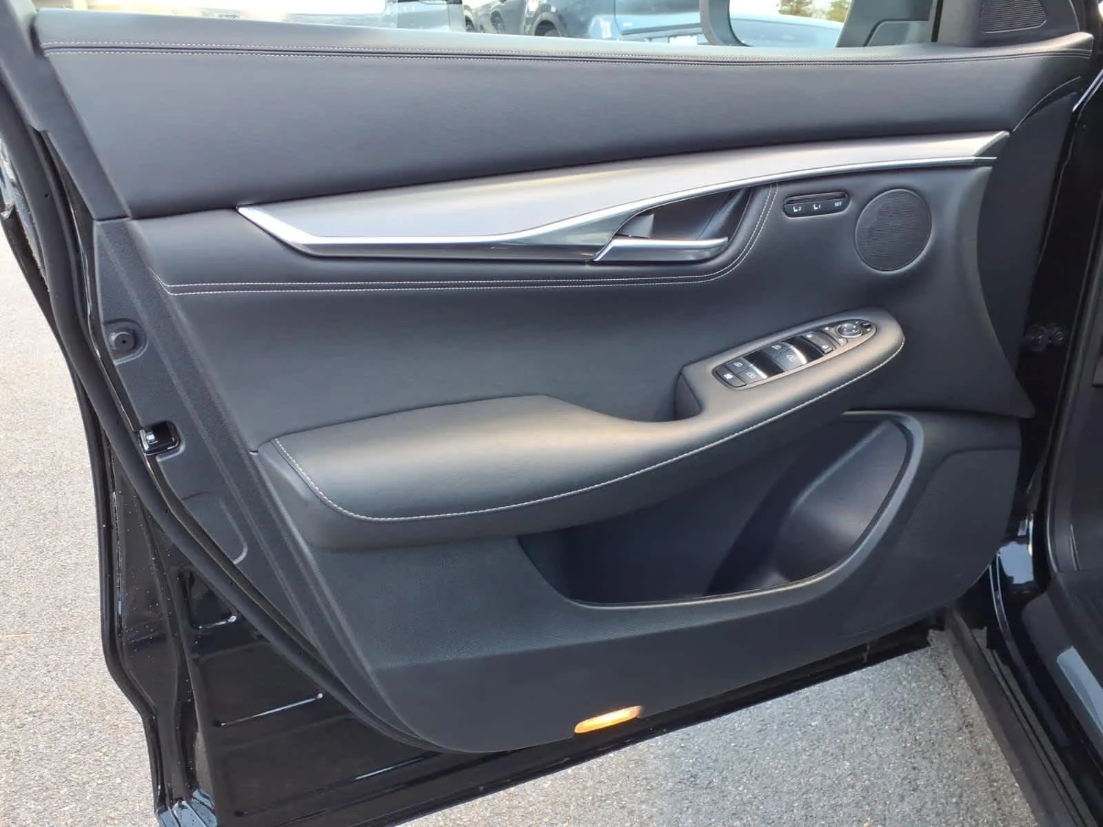 Certified Used 2024 Black Obsidian INFINITI LUXE image 10