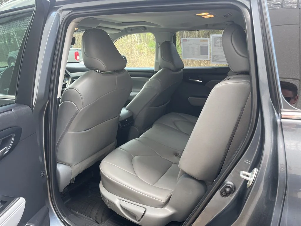 2020 Toyota Highlander XLE - Photo 10