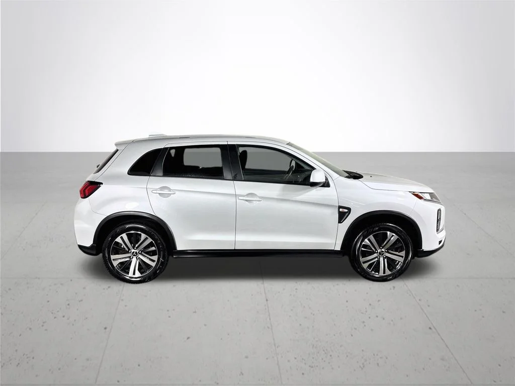 Used 2025 Silver Mitsubishi 2.0 ES image 5