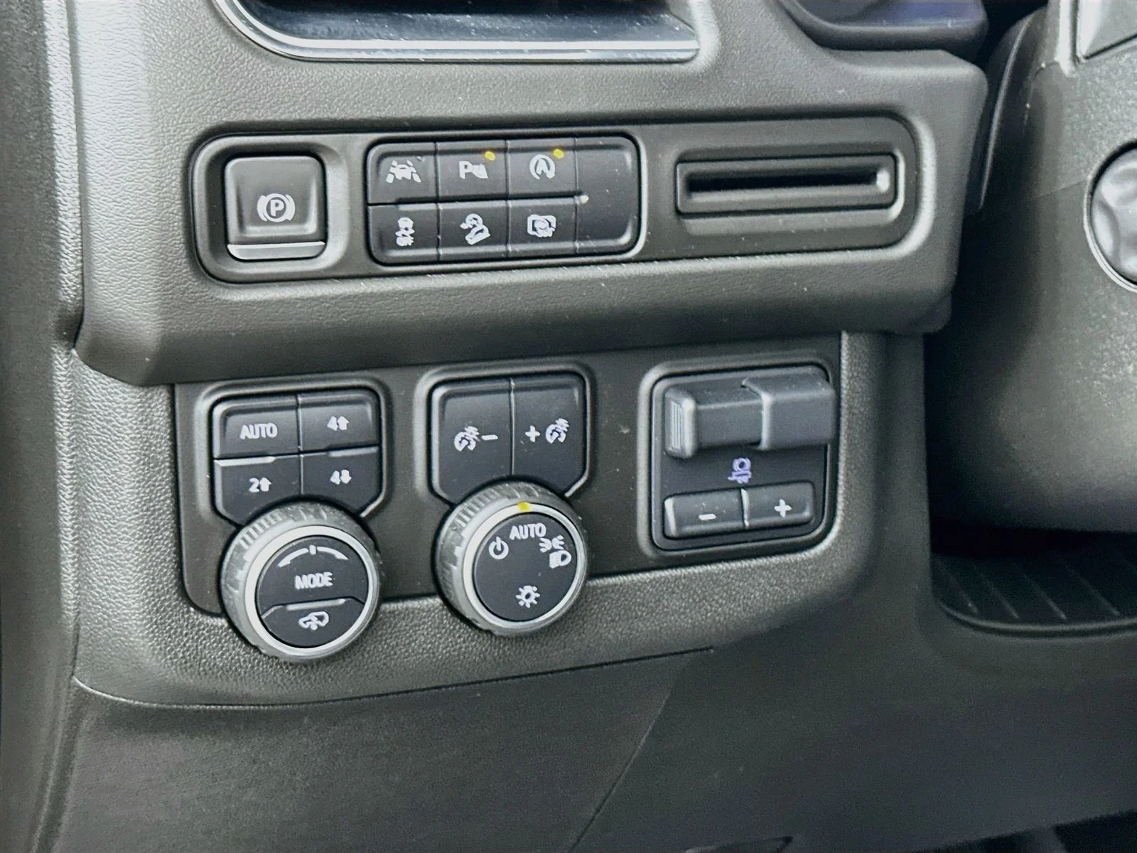Used 2023 Black Chevrolet Z71 image 11