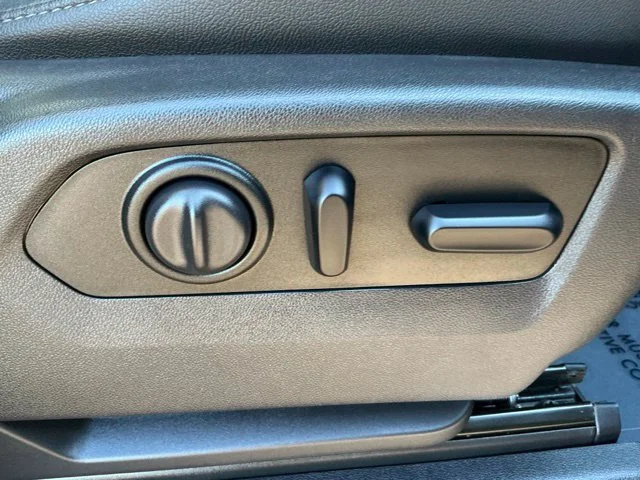 Used 2019 Smokey Quartz Metallic GMC SLT image 31