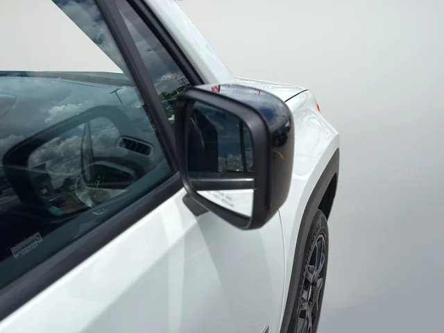 Used 2023 White Jeep Latitude image 30