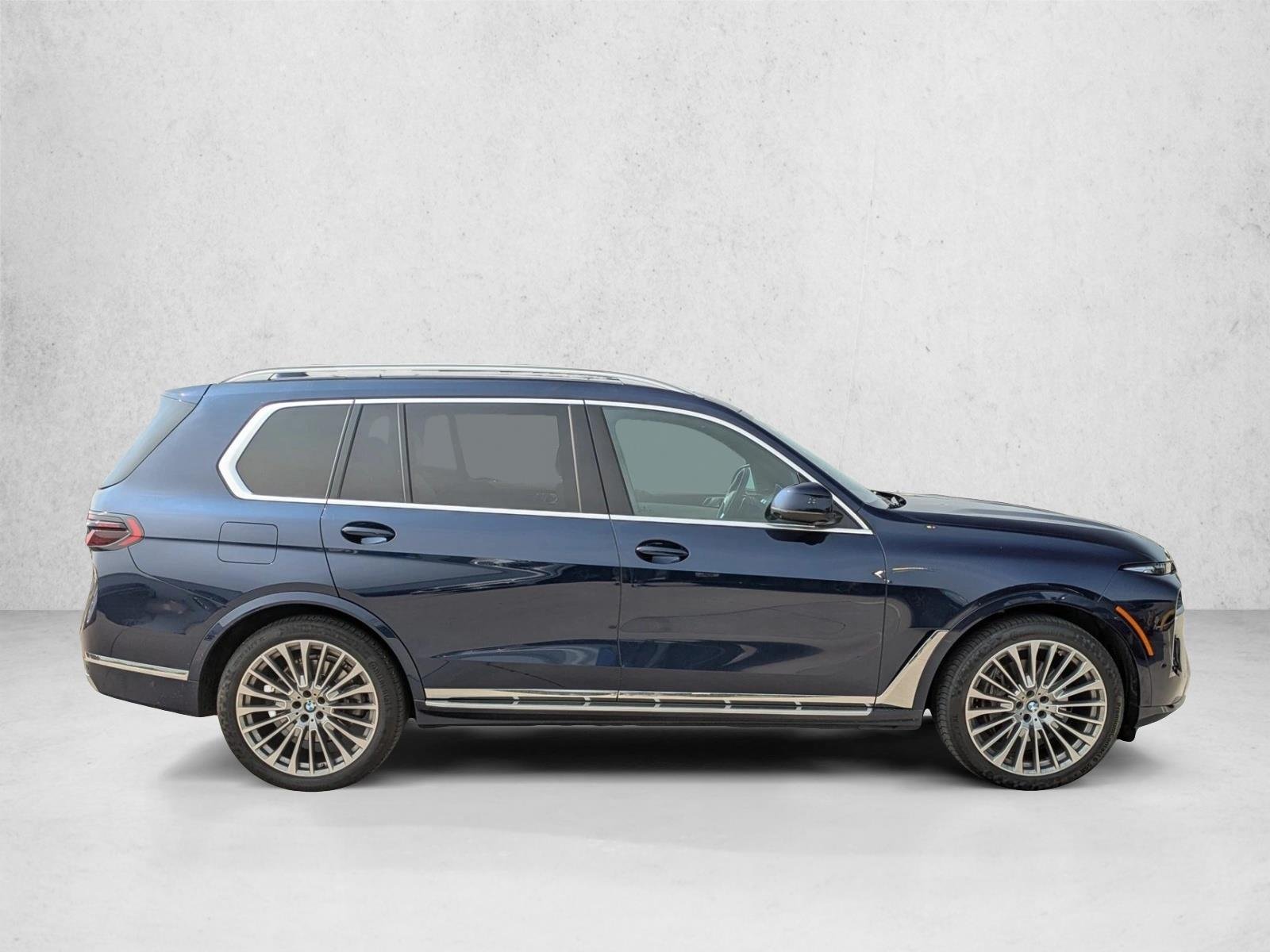 Used 2024 Tanzanite Blue Ii Metallic BMW xDrive40i image 4