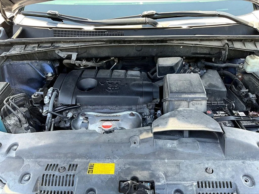 Used 2015 Blue Toyota LE image 32