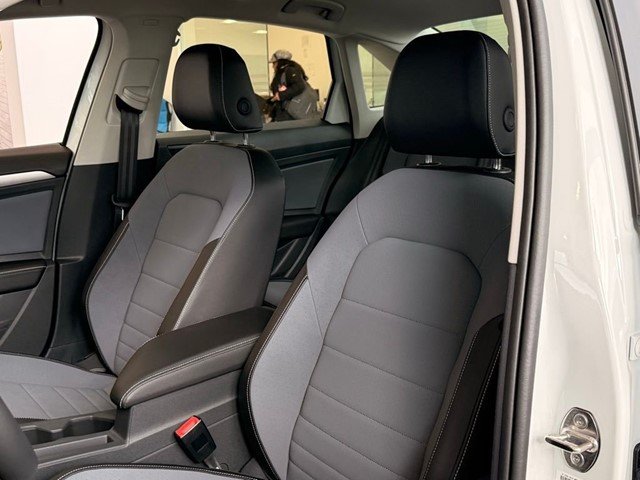 New 2026 Opal White Pearl Volkswagen 1.5T SE image 7