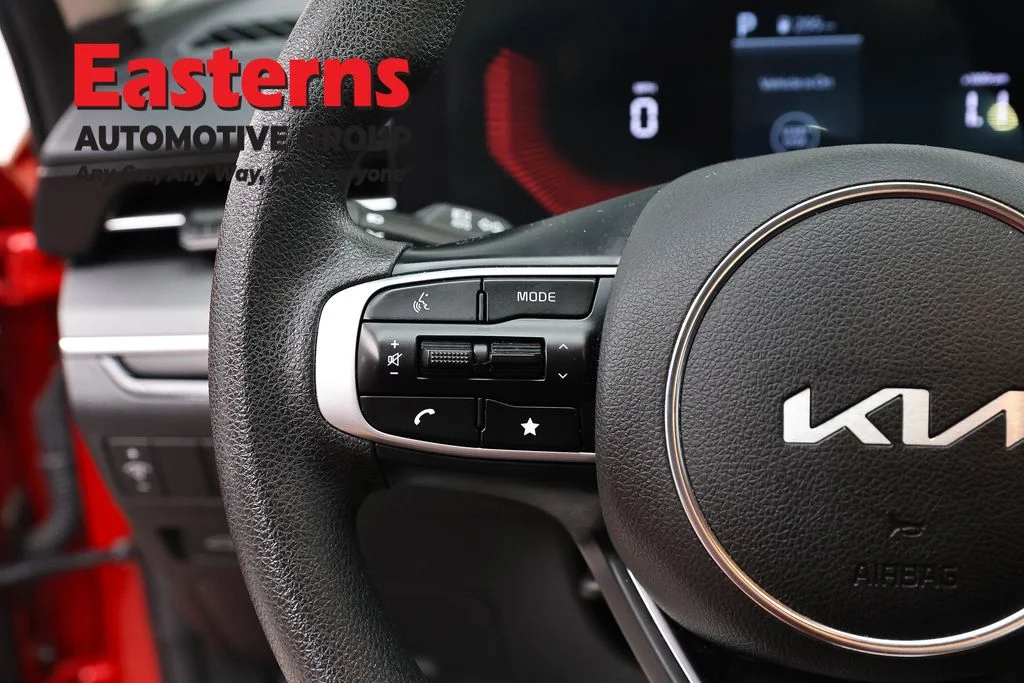 Used 2025 Red Kia LXS image 14