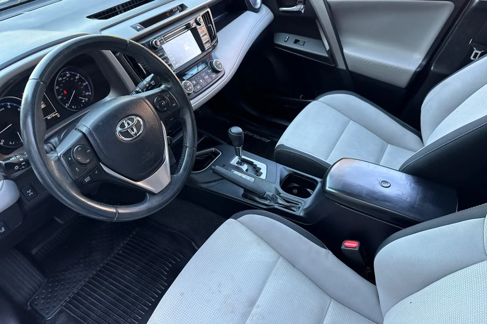 Used 2017 Silver Sky Metallic Toyota XLE image 11