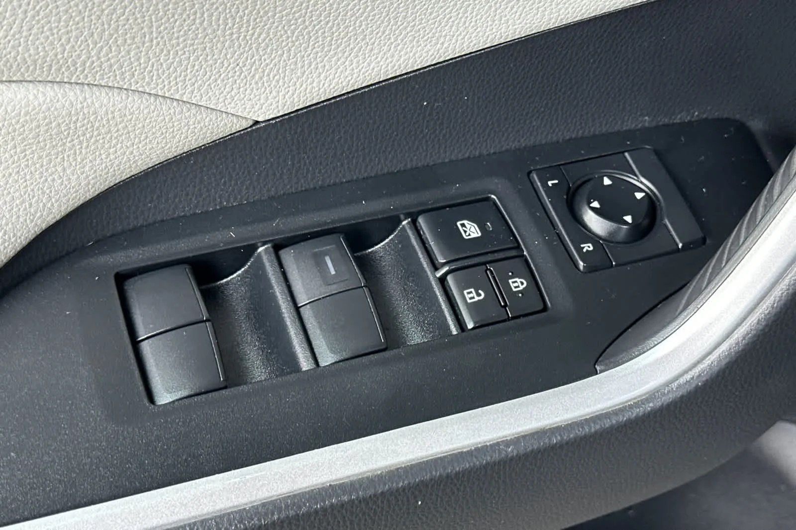 Used 2021 Magnetic Gray Metallic Toyota Hybrid XLE image 13