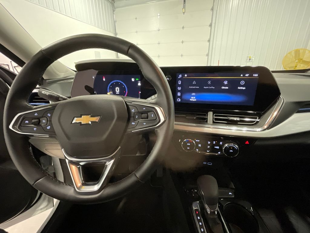 Used 2025 White Chevrolet LT image 37