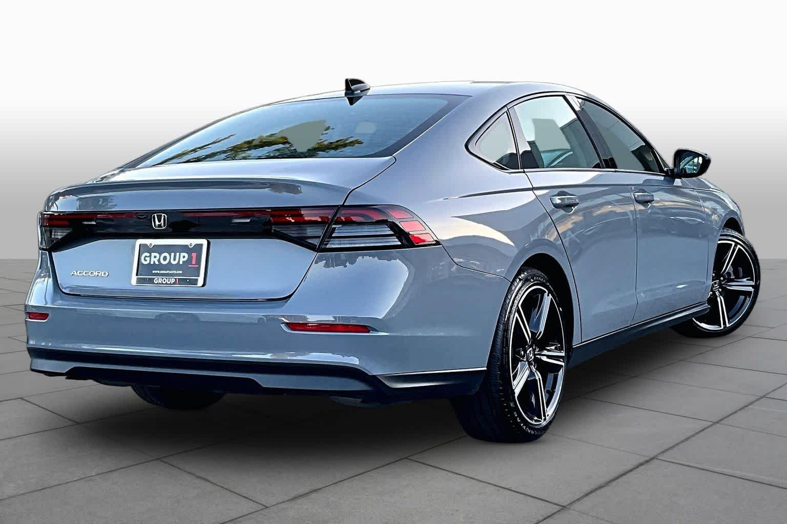 Used 2026 Urban Gray Pearl Honda SE image 13