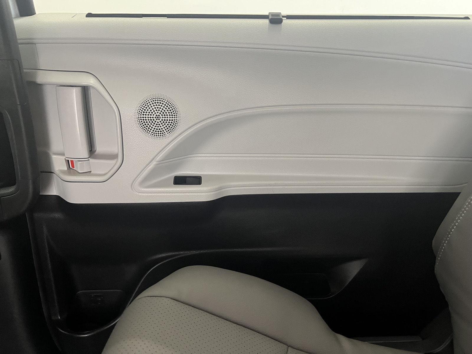 Used 2025 Ice Cap Toyota LE image 28