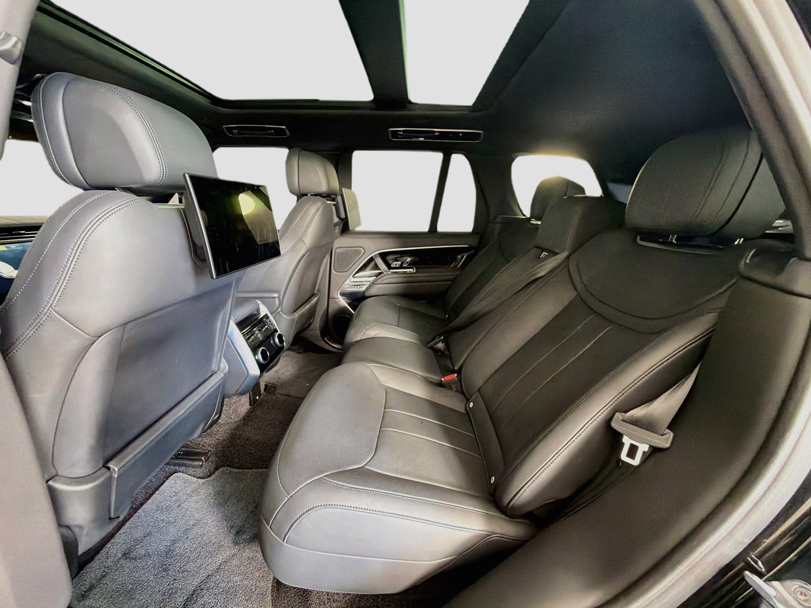 Used 2023 Santorini Black Metallic Land Rover Autobiography image 27