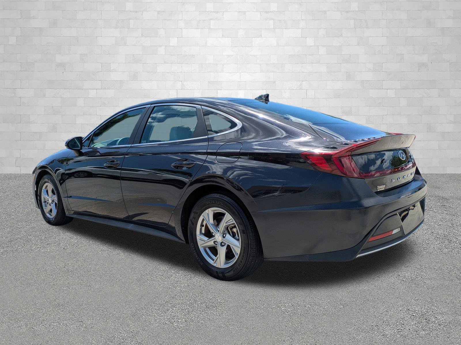 Certified Used 2023 Carbon Blue Hyundai SE image 4