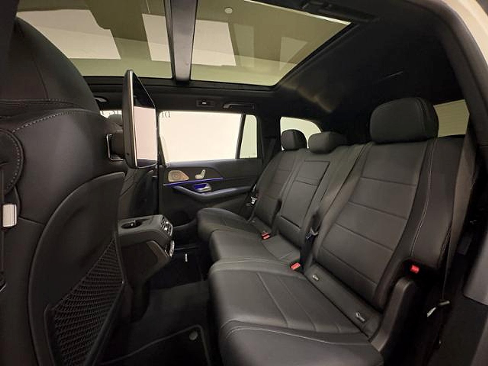 New 2026 Polar White Mercedes-Benz 4MATIC® image 24