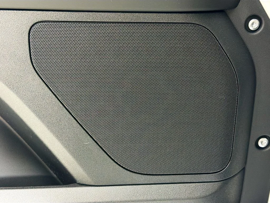 New 2026 Fuji White Land Rover X-Dynamic SE image 19