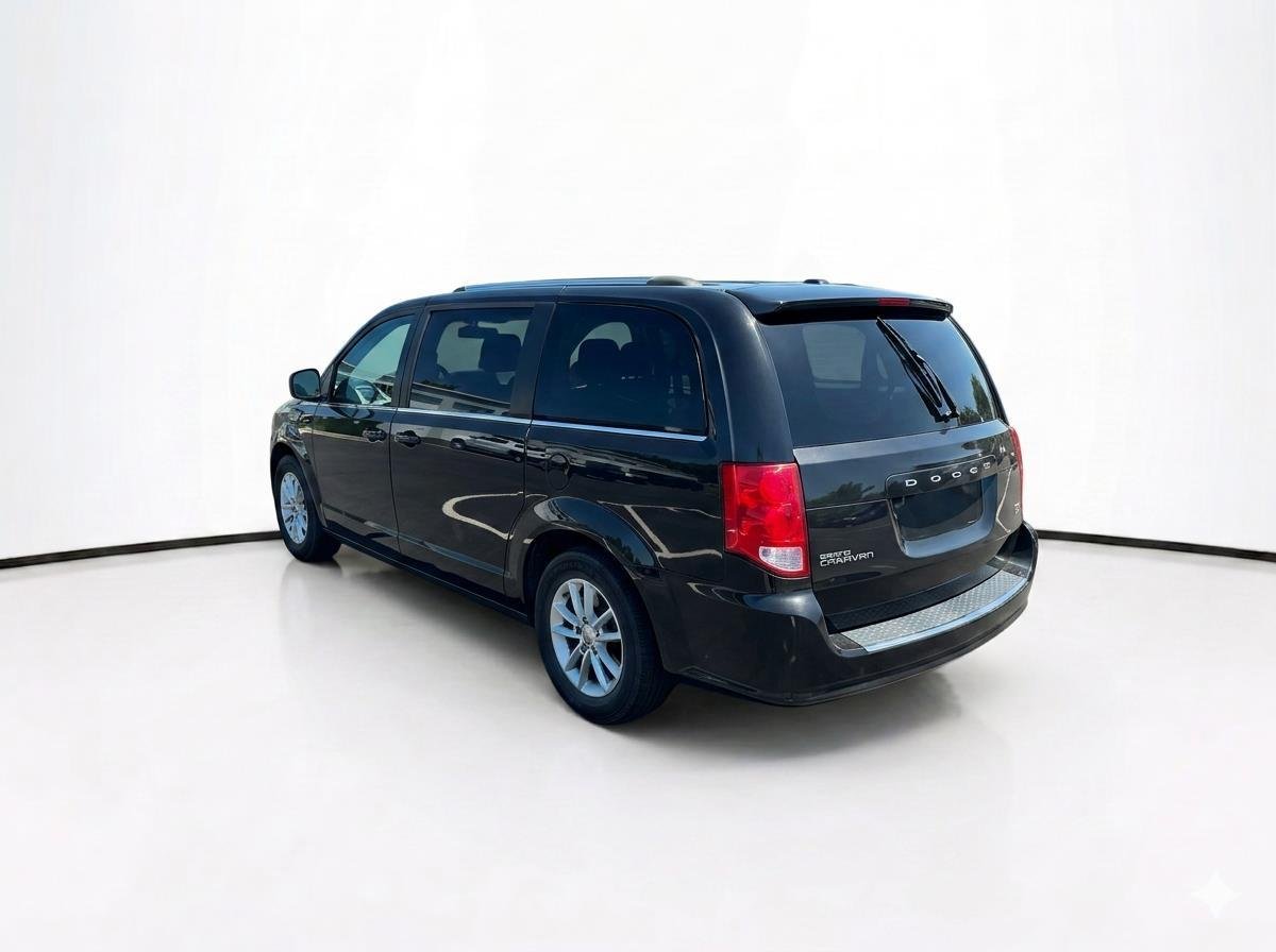 Used 2018 Black Onyx Crystal Pearlcoat Dodge SXT image 9