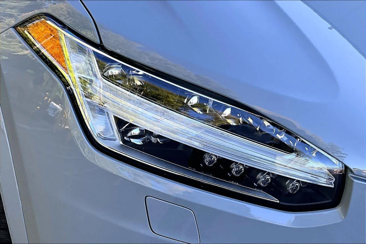 Certified Used 2025 Vapour Grey Volvo Plus image 26