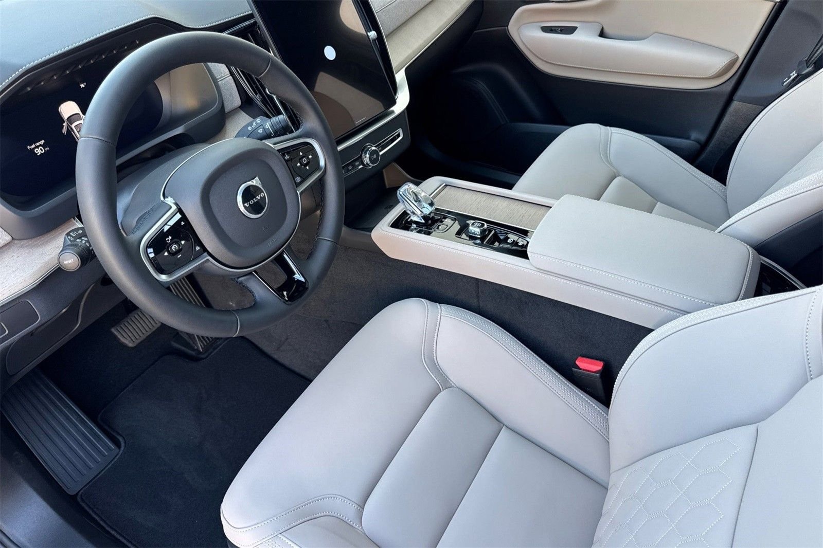 2026 Volvo XC90 Plus - Photo 11