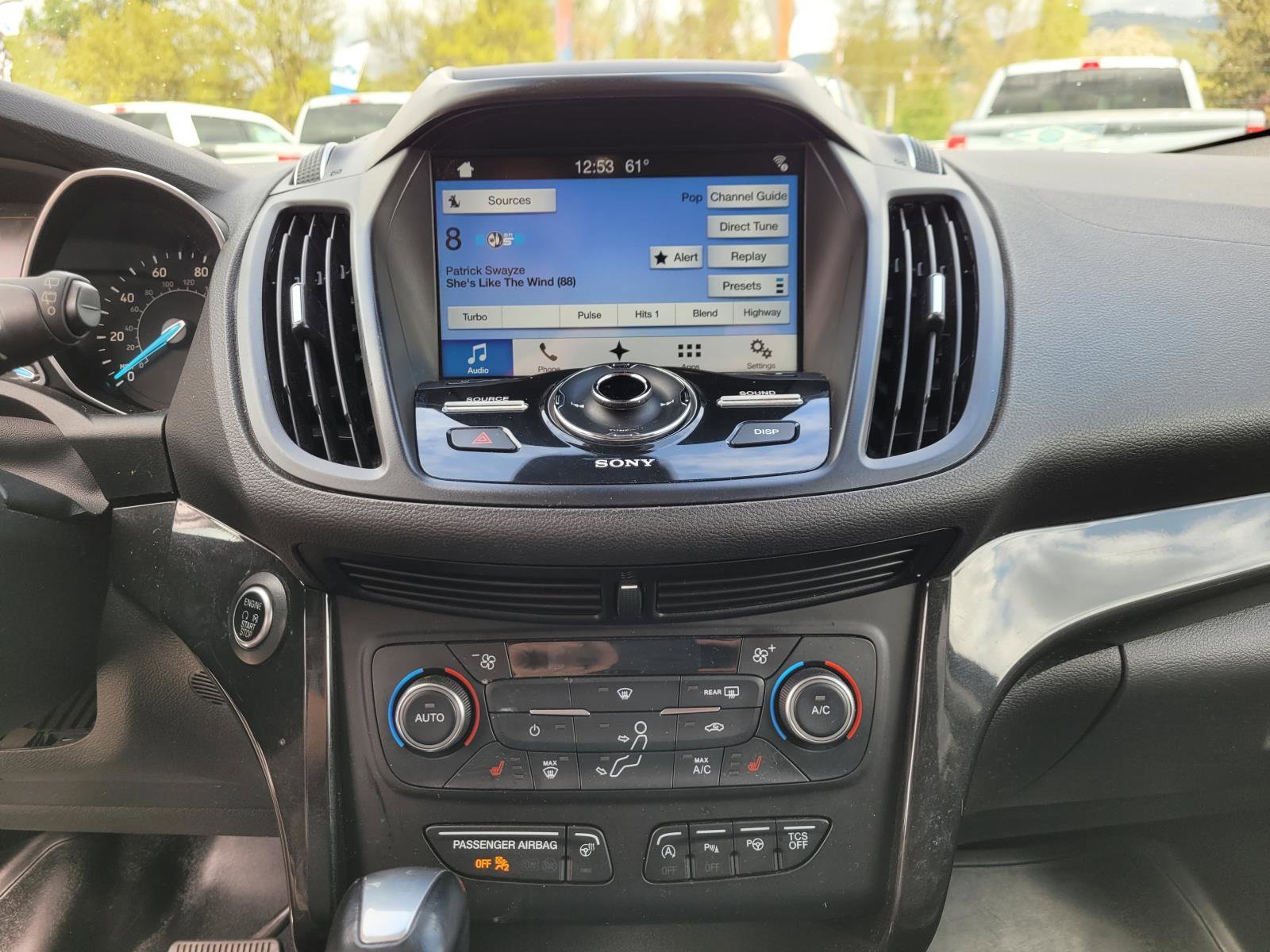 Used 2017  Ford Titanium image 25