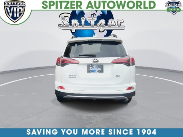 Used 2018 White Toyota XLE image 13