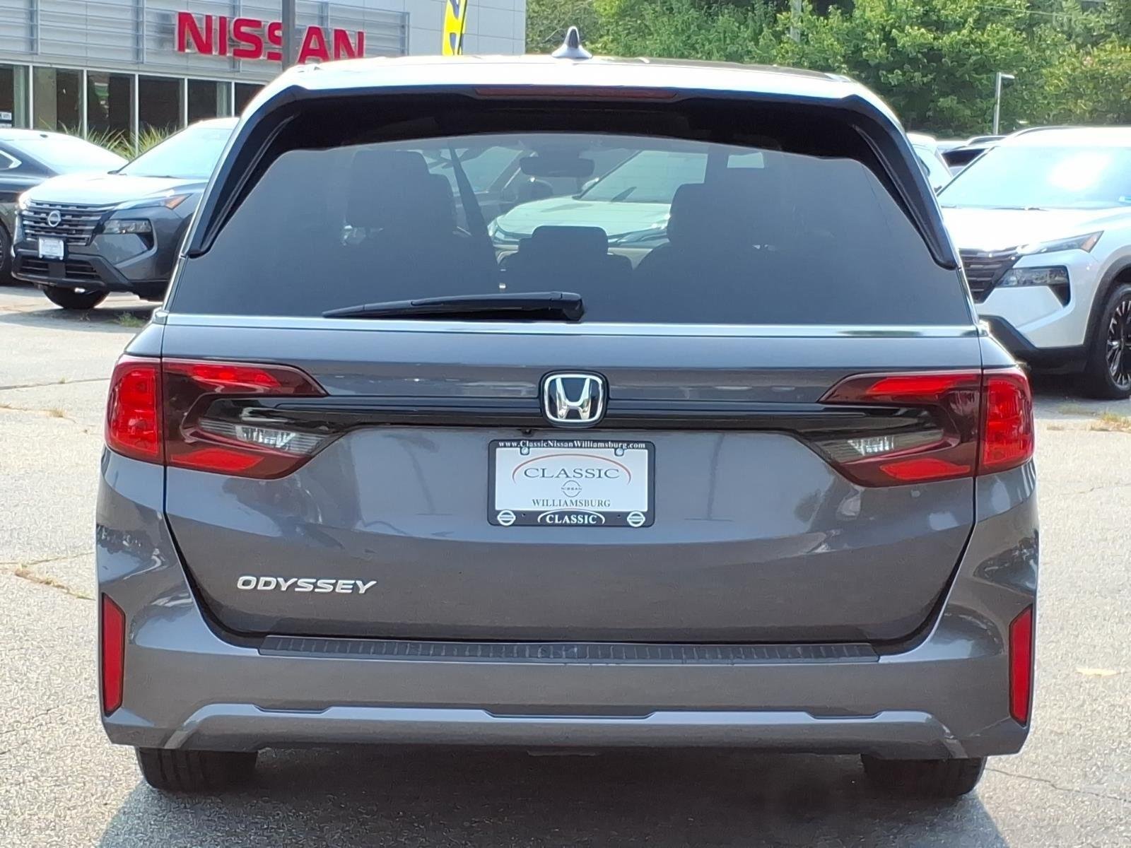 Used 2025 Crystal Black Pearl Honda EX-L image 8