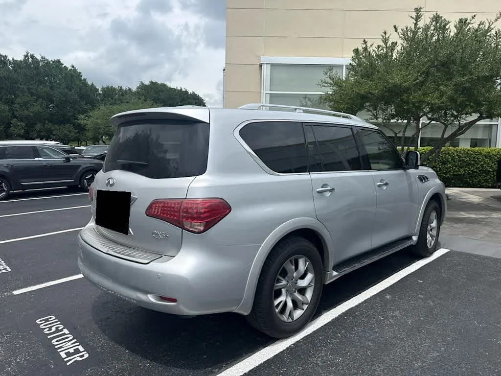 Used 2011 Liquid Platinum INFINITI 8-passenger image 5