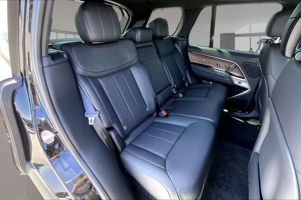 New 2026 SANTORINI BLACK Land Rover SE image 10