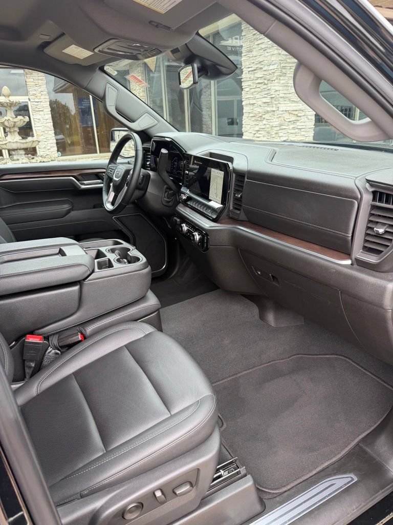 Used 2025 Onyx Black GMC SLT image 25