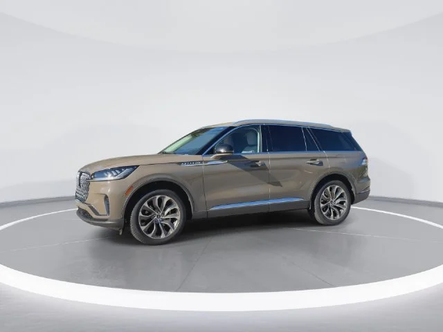 Used 2025 Gray Lincoln Premiere image 4
