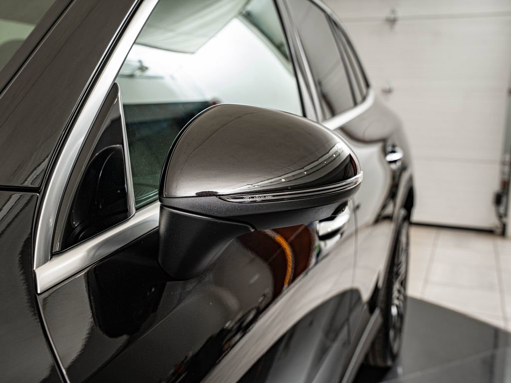 New 2026 Obsidian Black Metallic Mercedes-Benz GLC 300 image 15