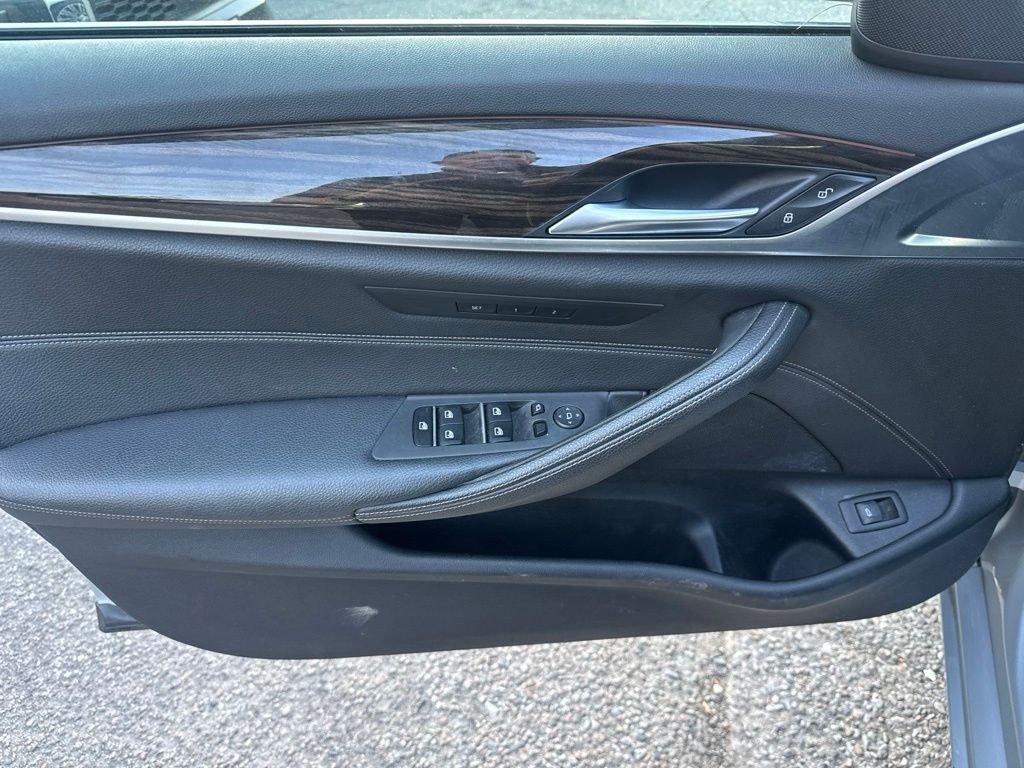 Used 2019 Silver BMW 530i xDrive image 29