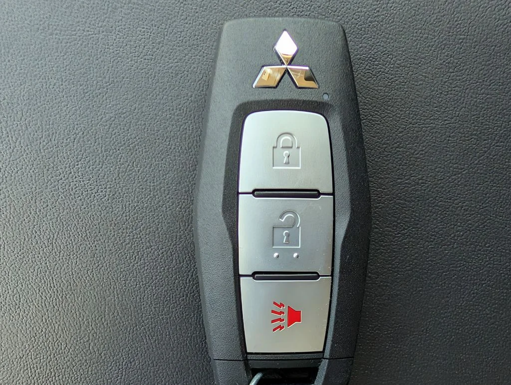 New 2026 Red Mitsubishi ES image 28