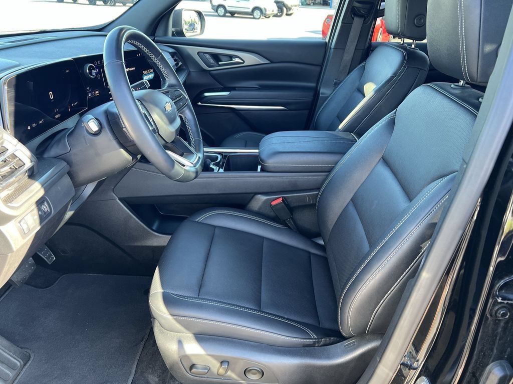 Used 2025 Mosaic Black Metallic Chevrolet LT image 10