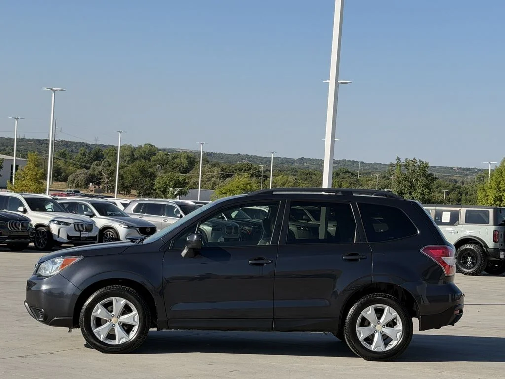 Used 2016 Gray Subaru 2.5i Premium image 3