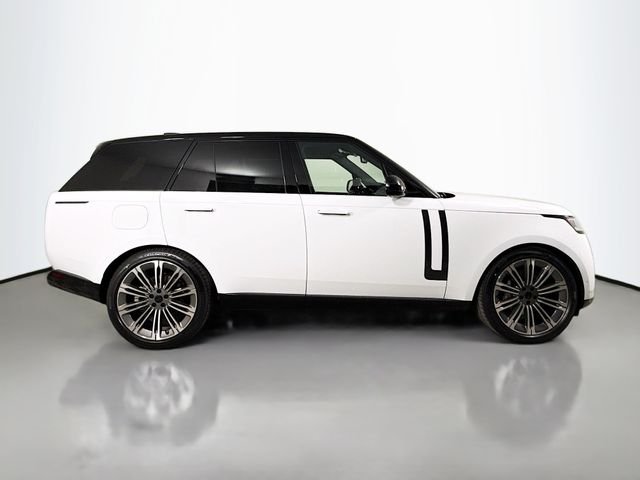 New 2026 Fuji White Land Rover SE image 4