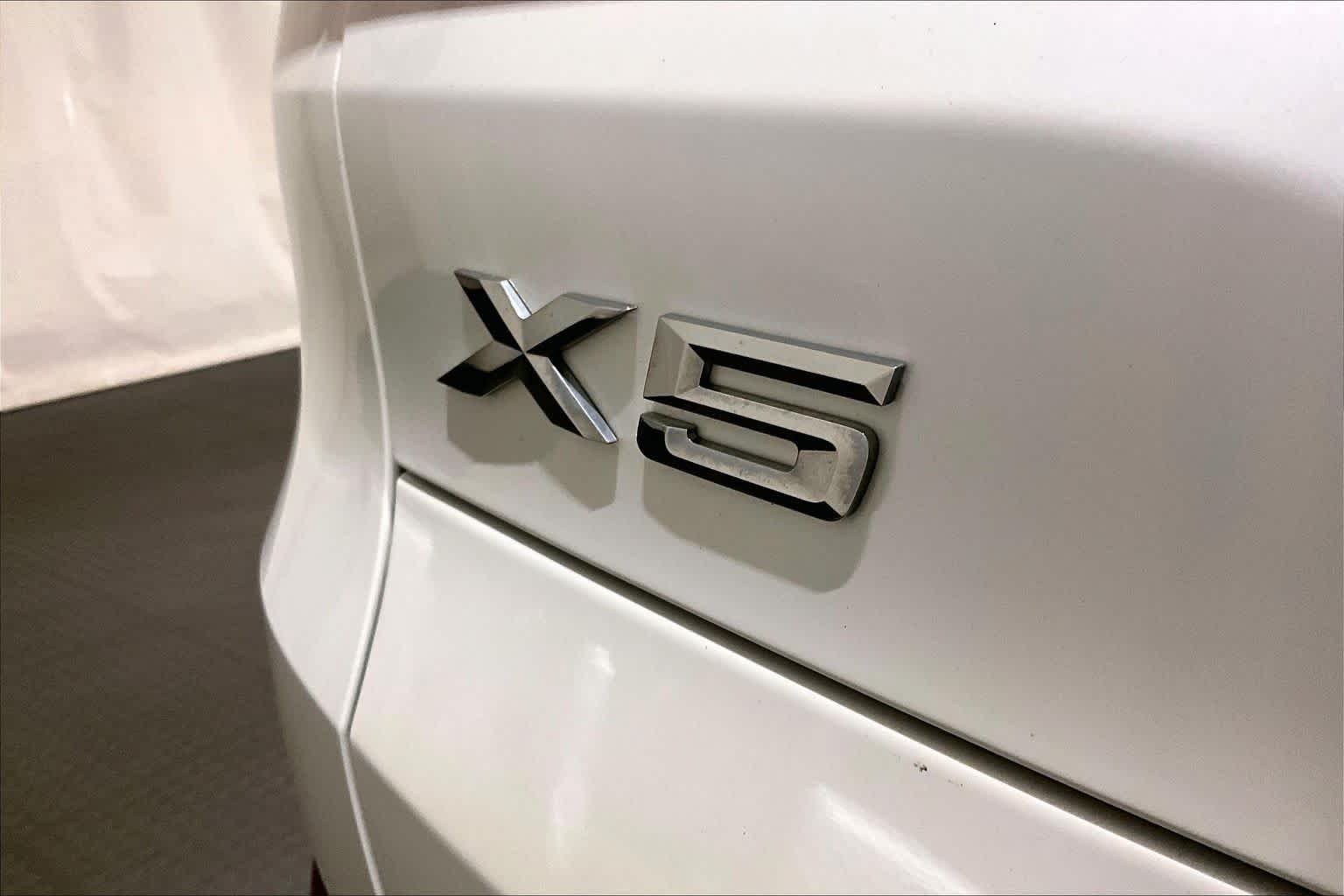 Used 2020 Mineral White Metallic BMW xDrive40i image 9