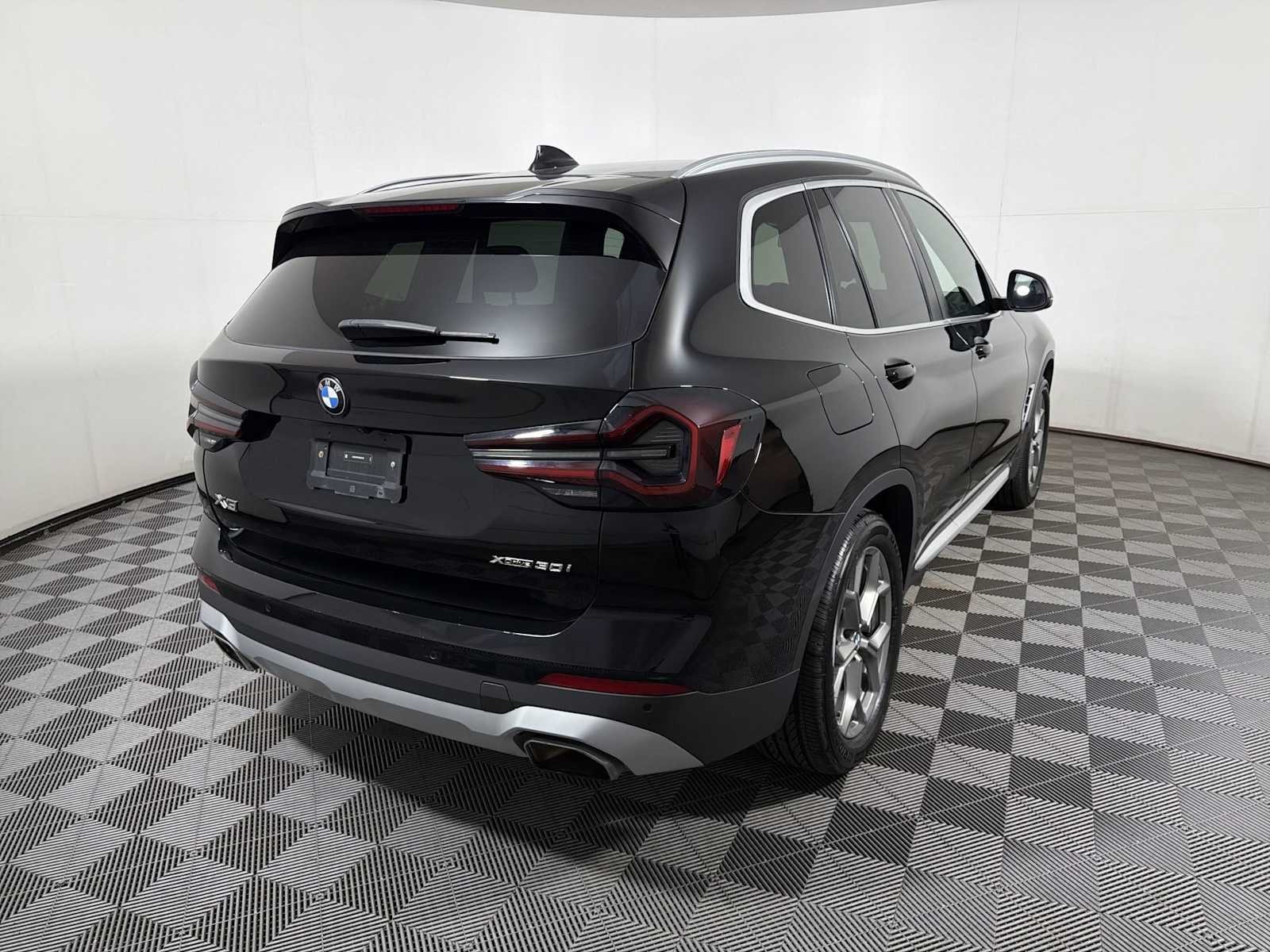 Used 2024 Jet Black BMW xDrive30i image 6