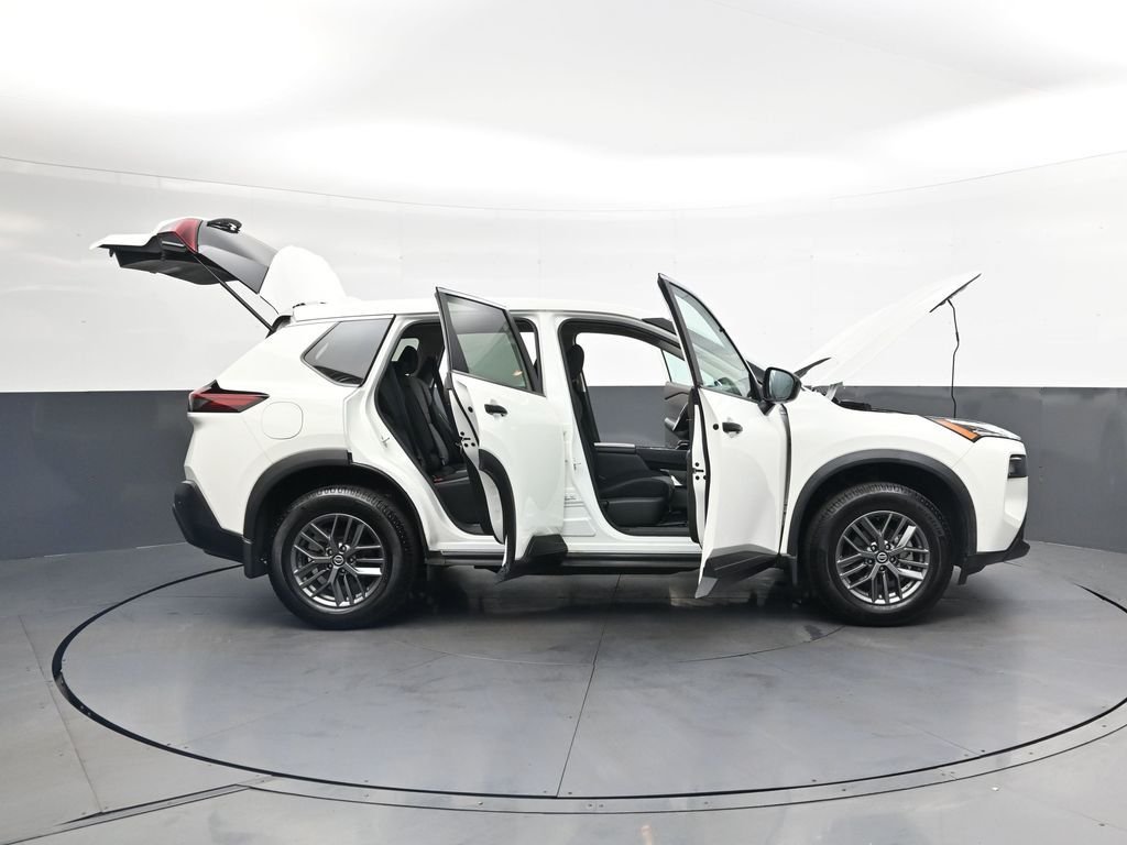 Used 2021 White Nissan S image 49