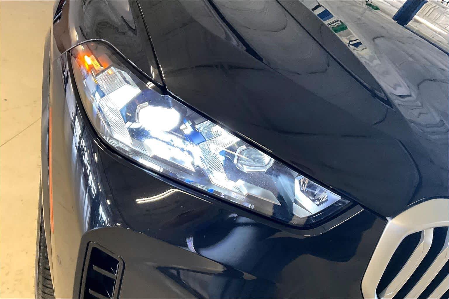 Used 2026 Black Sapphire Metallic BMW xDrive40i image 25