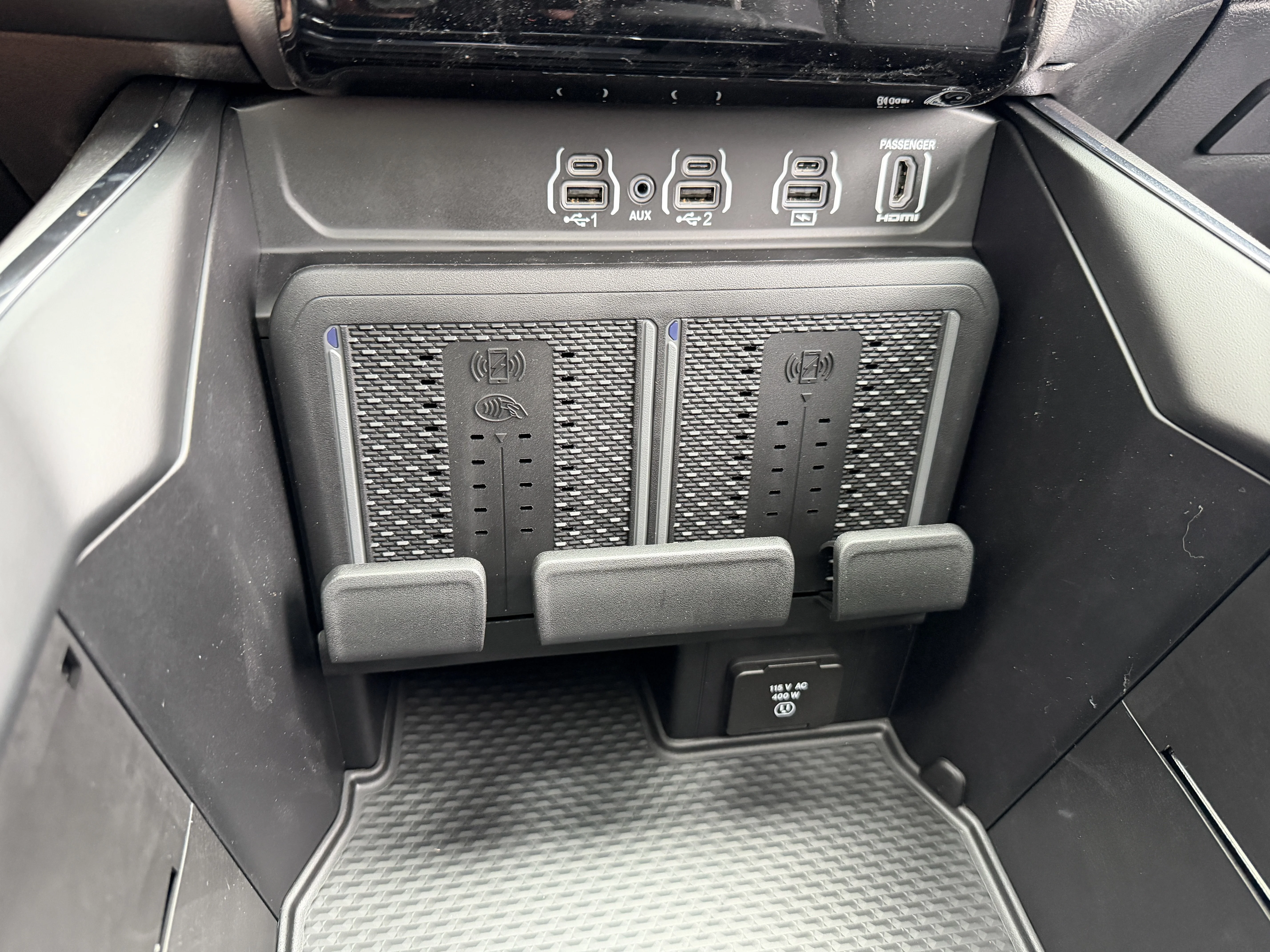 New 2026 Granite Crystal Metallic Clear-Coat Exterior Paint RAM Laramie image 52