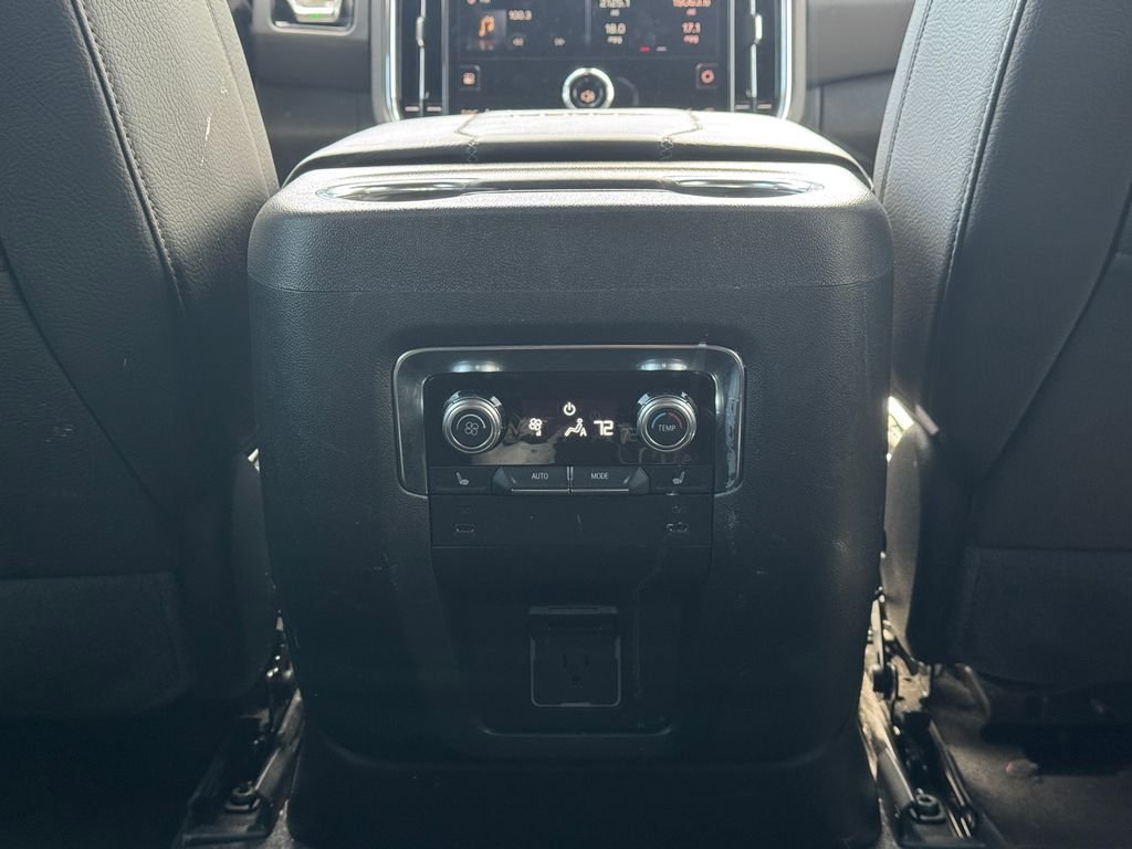 2025 GMC Yukon XL Denali - Photo 19