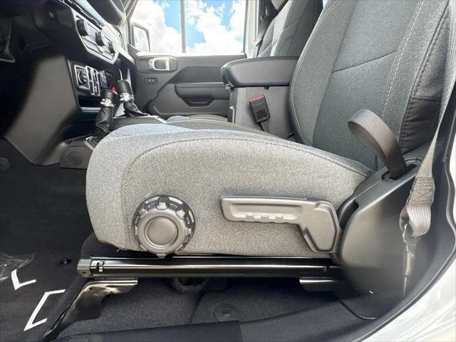 New 2026 Bright White Clear-Coat Exterior Paint Jeep Sport S image 19