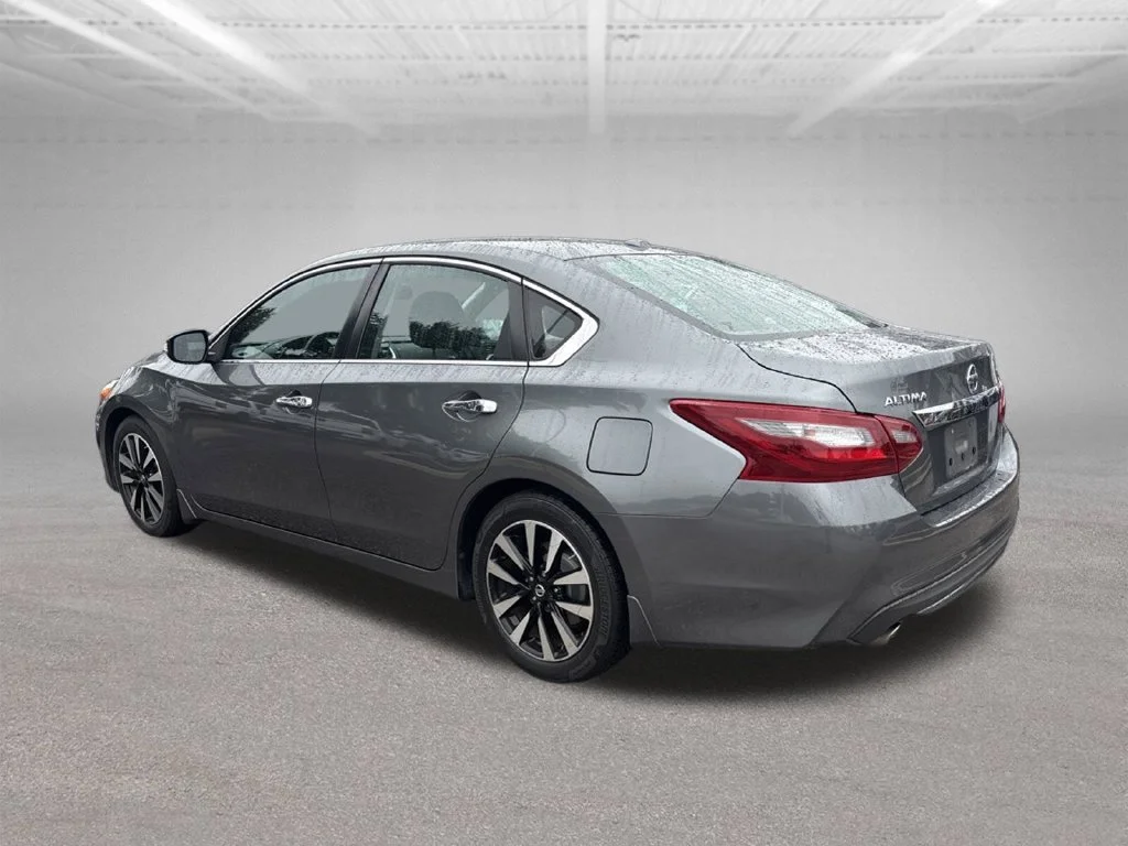 Used 2018 Gray Nissan 2.5 SV image 4