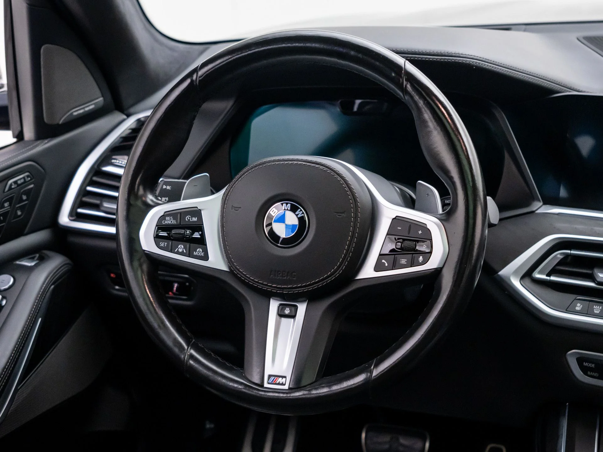 Used 2022 Black BMW M50i image 12