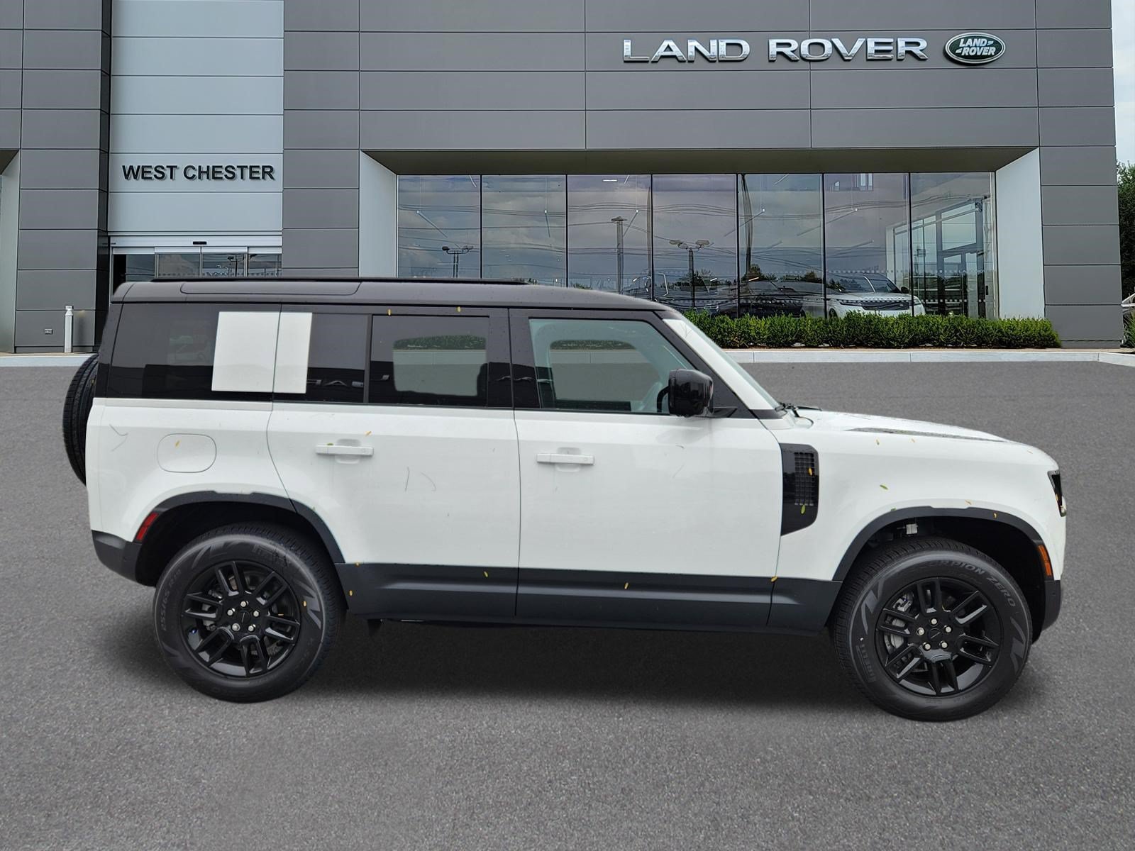 New 2026 Fuji White LAND ROVER S image 6