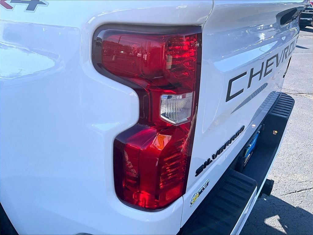 Used 2023 White Chevrolet Custom image 34