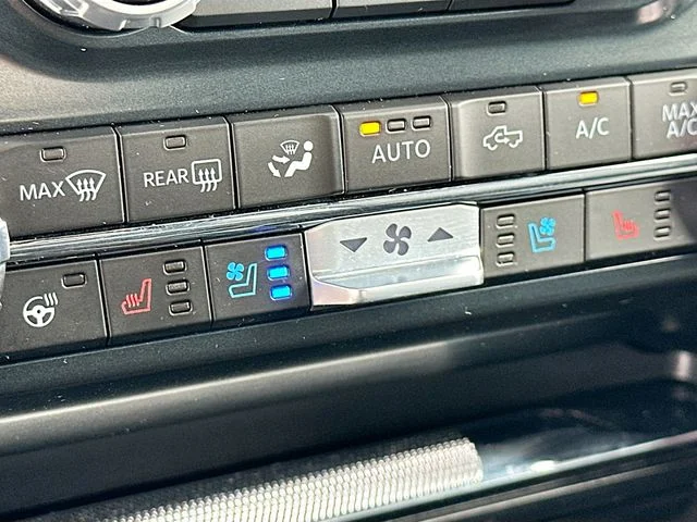 Used 2025 Black Ford Lariat image 20