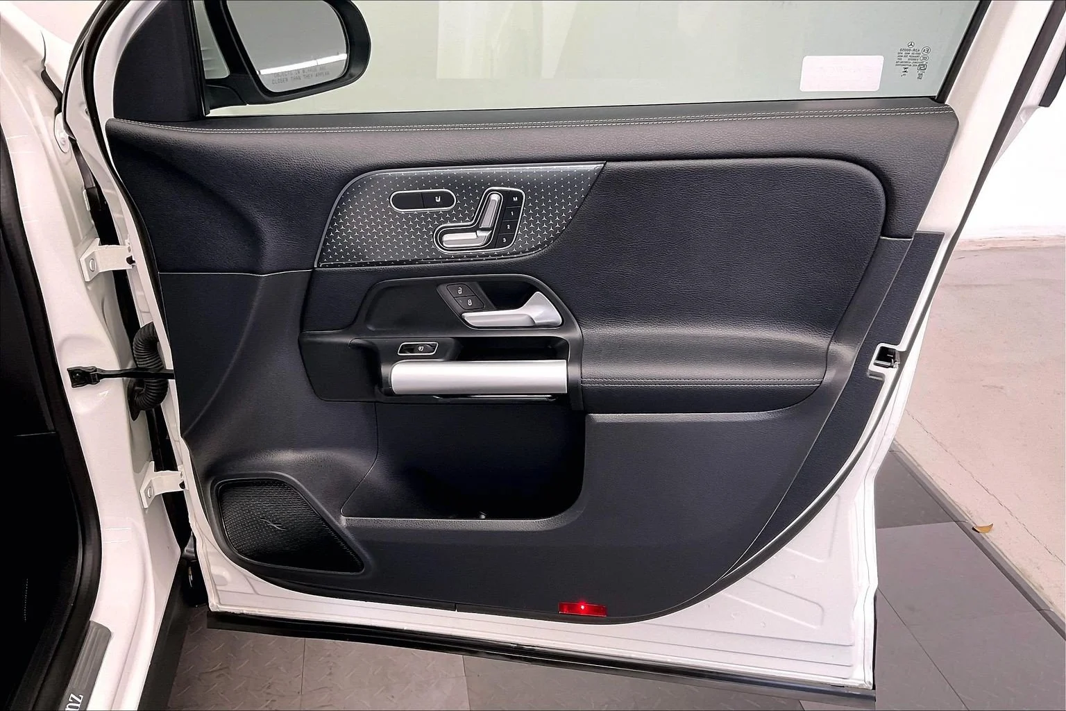Used 2024 Polar White Mercedes-Benz GLA 250 image 26